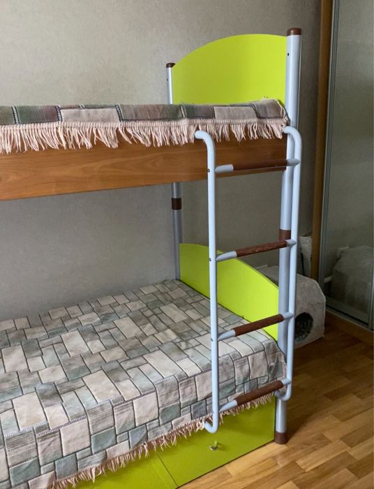 Ліжко двох поверхове