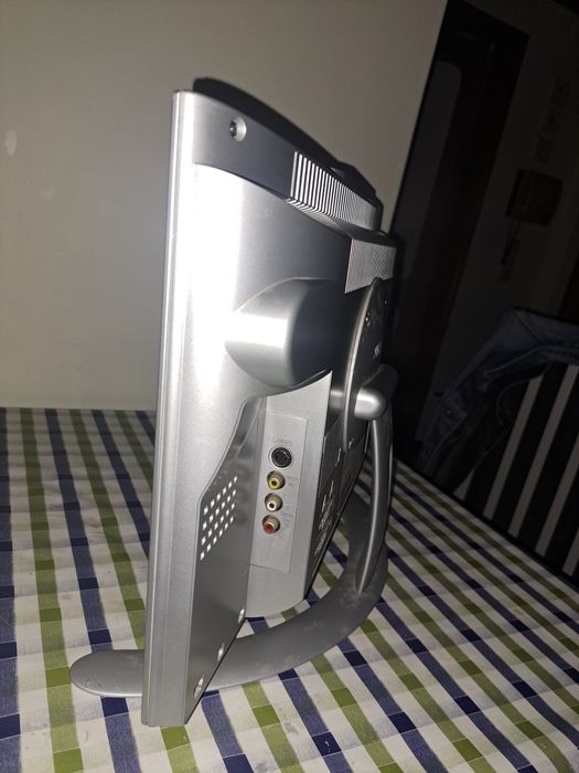 Tv Lcd da Philips modelo-17PF9945/121 mais oferta de um dvd da pioneer