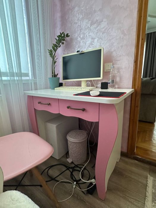 Дитяча мебель для дівчинки