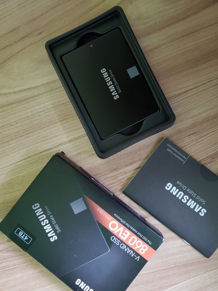 Samsung v-nand SSD 4tb 860 EVO  SATA 6 Gb/s