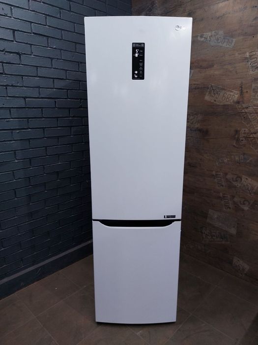 Новий холодильник LG GBB59PZDZS.