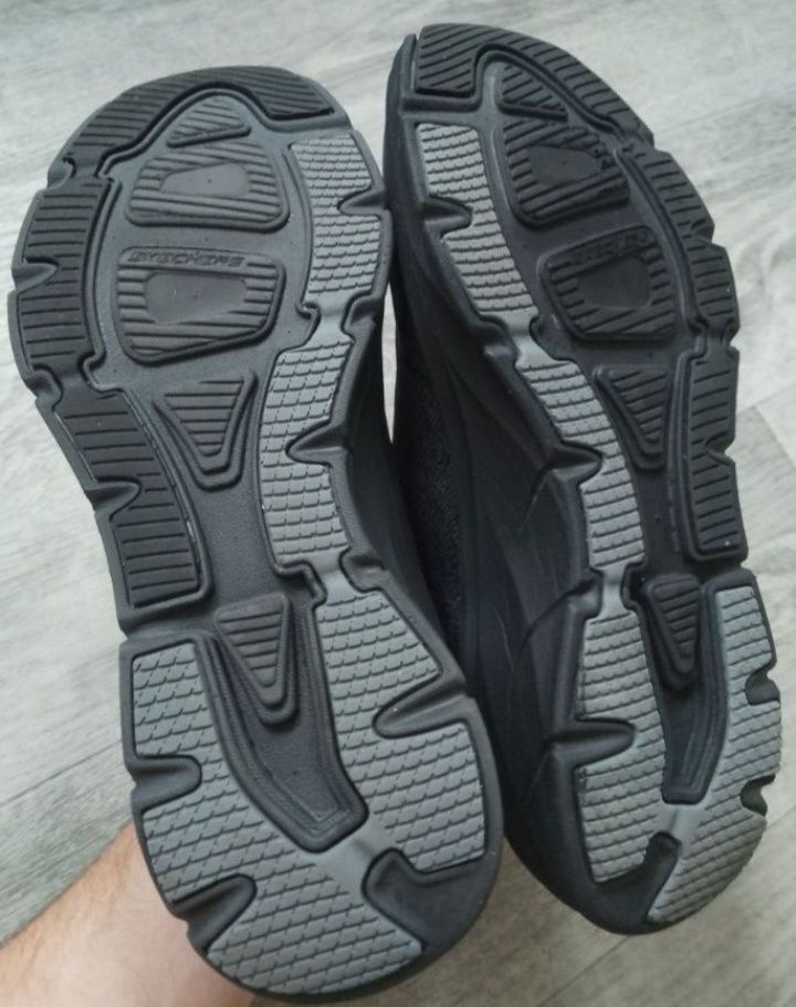 Продам красовки Skechers