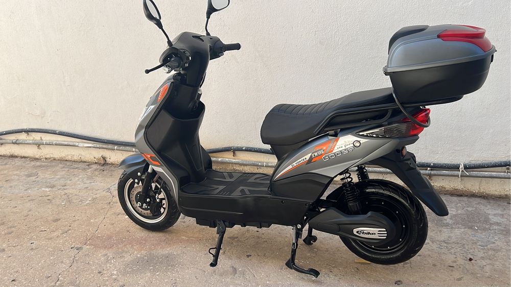 Vende se moto eletrica semi nova bateria de liqueu na garantia