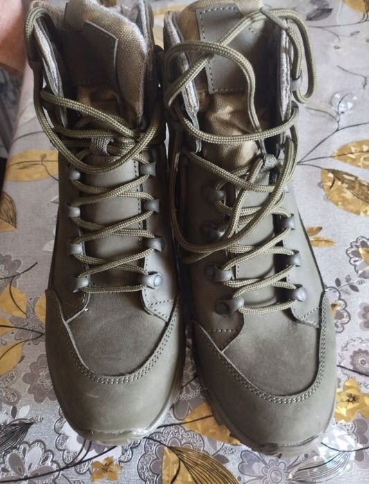 Продам берці якісні,новенькі