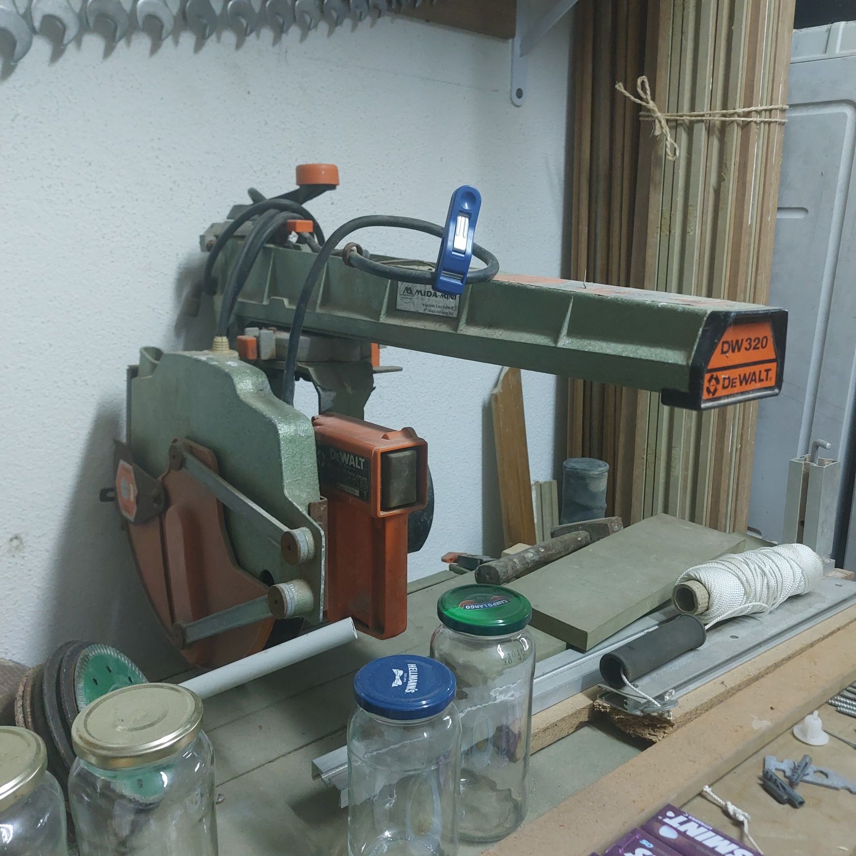 Serra Dewalt DW320