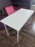 Biurko białe Ikea 120x60 i krzesło obrotowe różowe Ikea