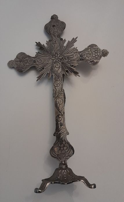 Crucifixo e Santo grande