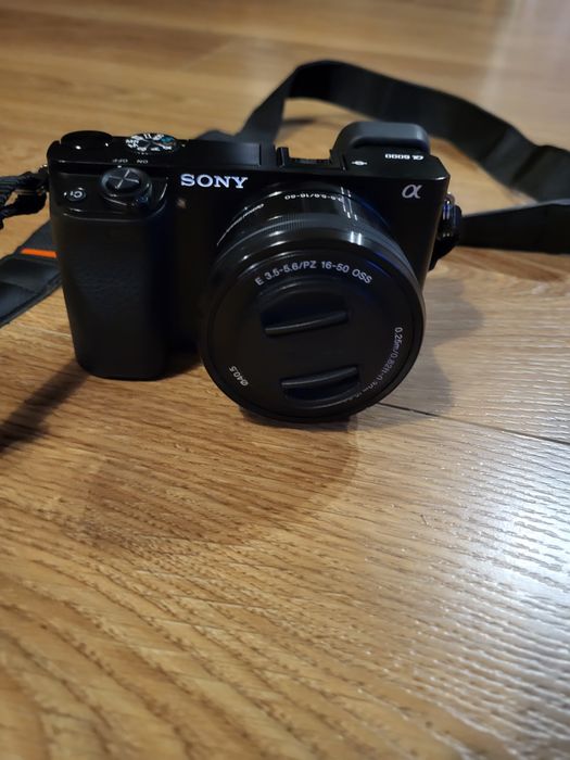 uzywany aparat cyfrowy Sony Alpha a6000 (ILCE-6000L) w zestawie z obie