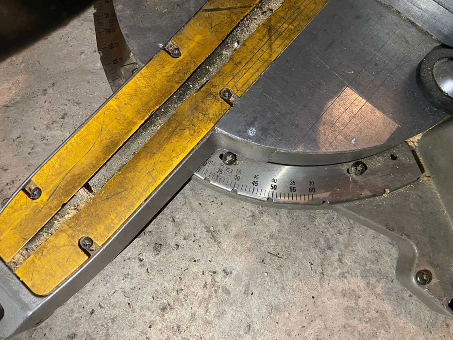 Торцовочна пилка Продам DeWalt DW 708-QS