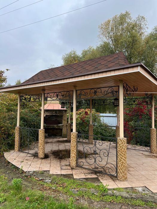 ПРОДАЖ. Заміський будинок,маєток .Слобода , біля води. Поряд Черкаси