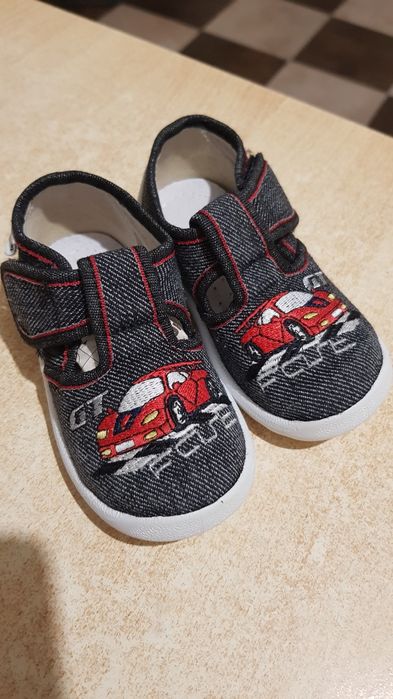 Дитячі тапки. Розмір 22, 23.