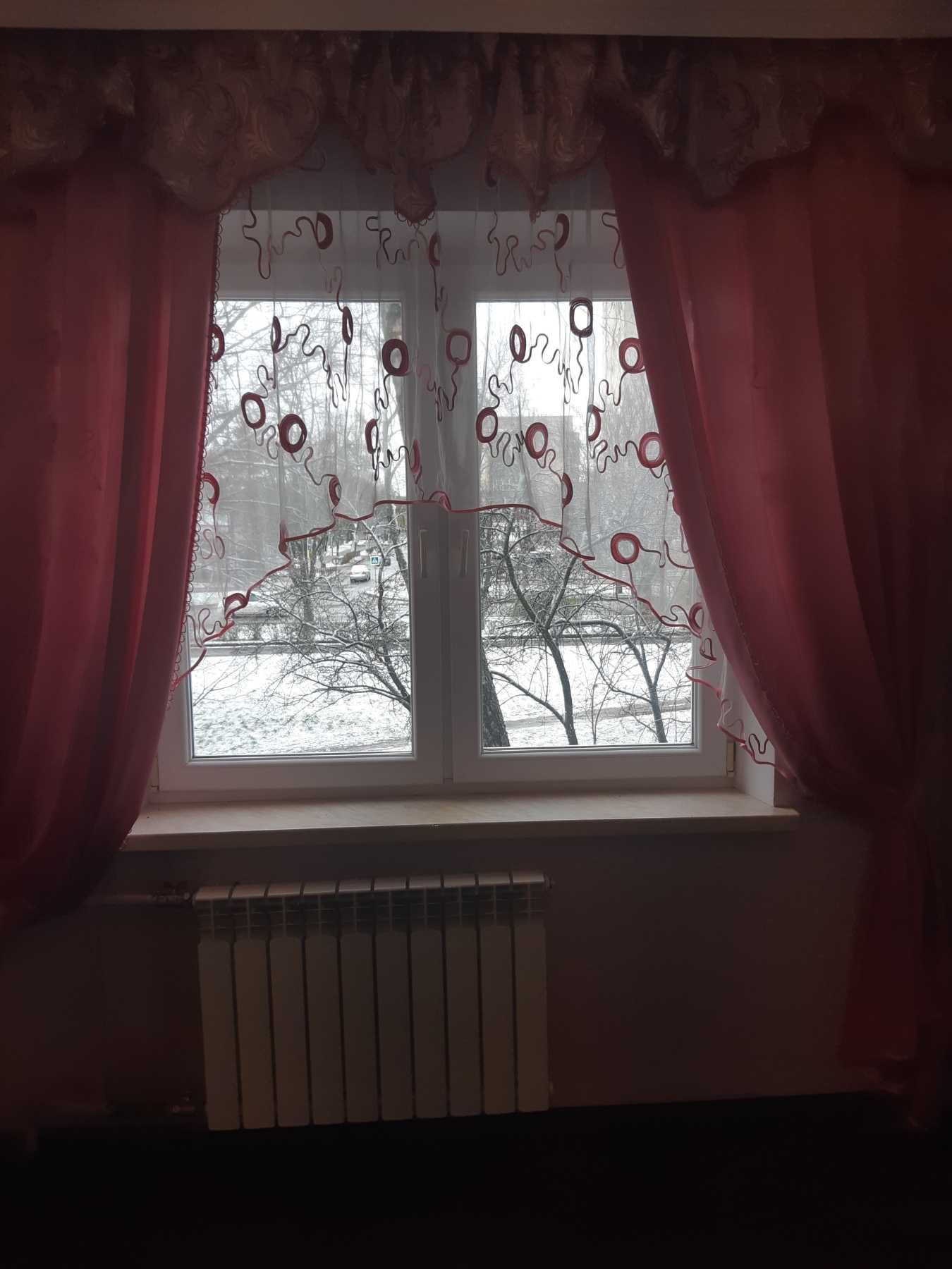 Атласні штори з ламбрекеном