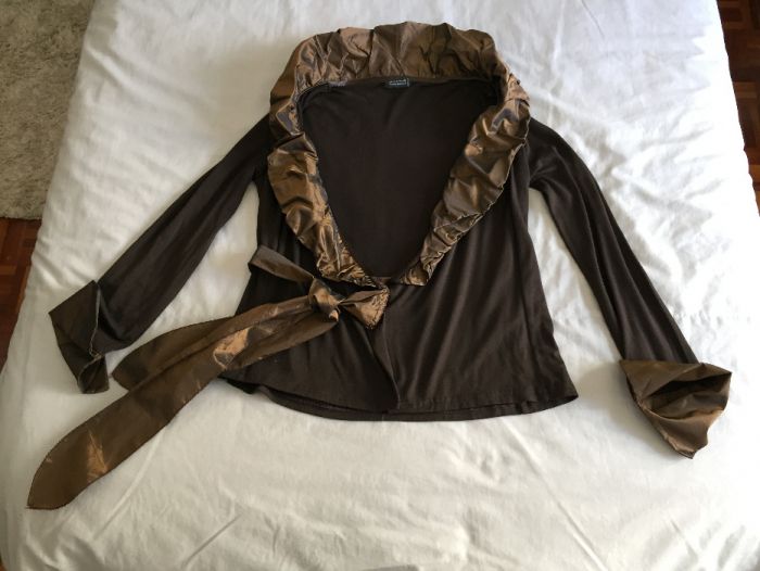 Blusa castanho e dourado -Nova