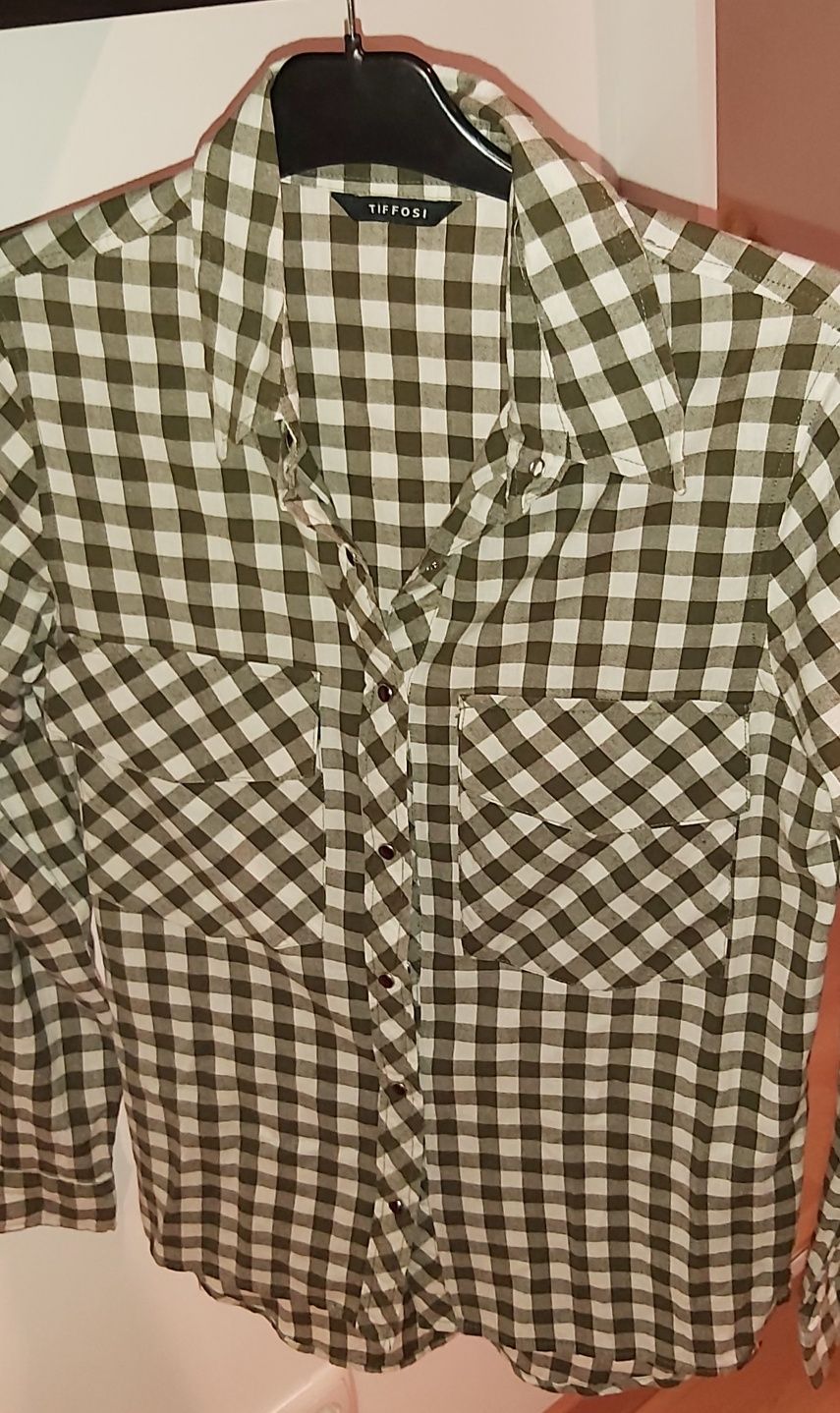 Blusas e camisas