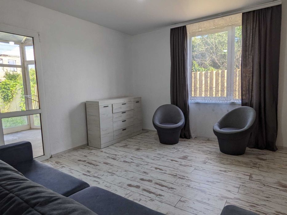 Новий компактний будинок, тераса. Заходь і живи. Двір на 2 авто Єоселя