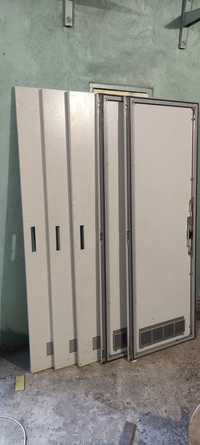 Фирменные металлические двери для вальеры или хозяйственных построек.