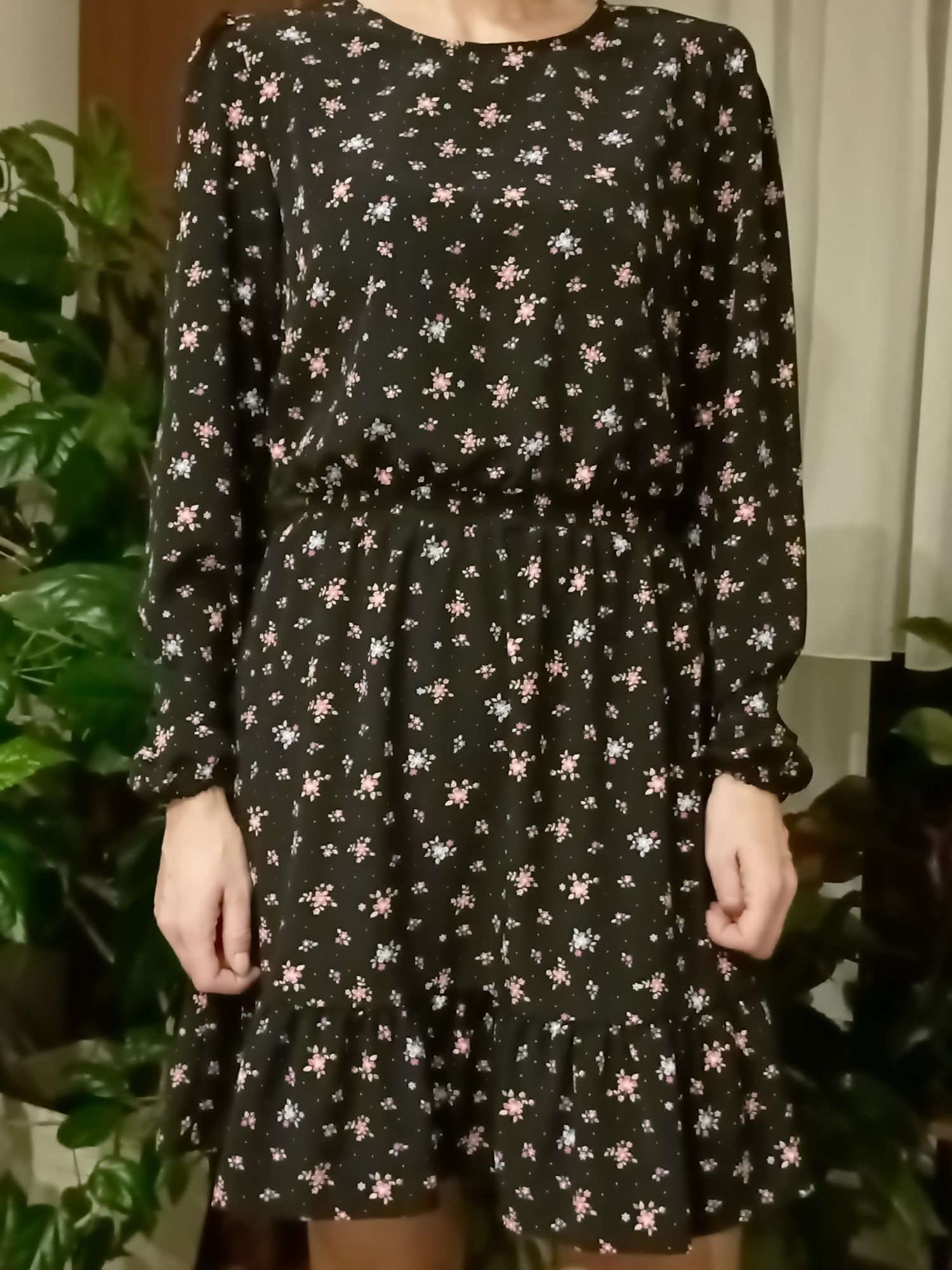 Sukienka w kwiaty Cropp