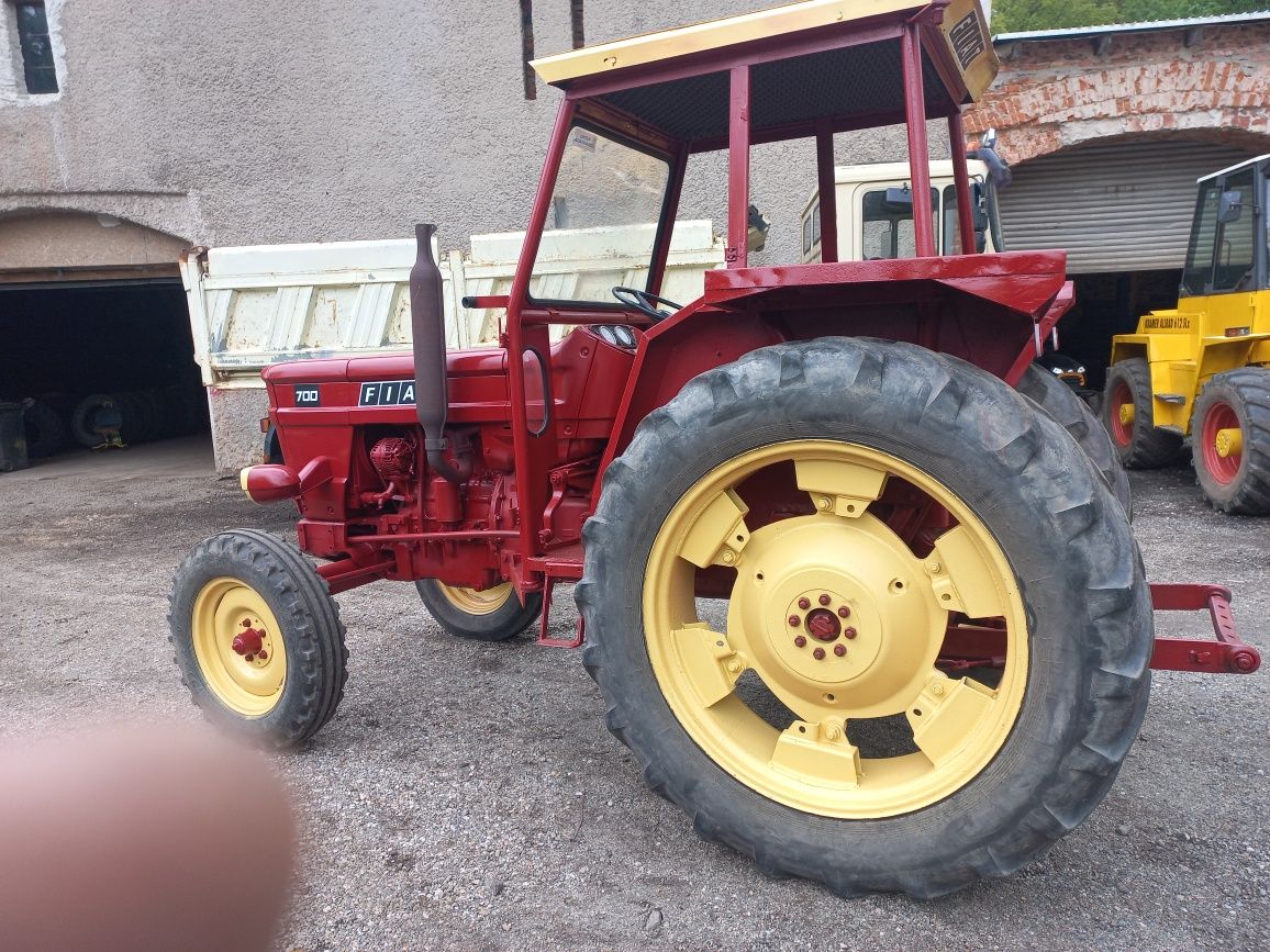 Traktor ciągnik Fiat 700.