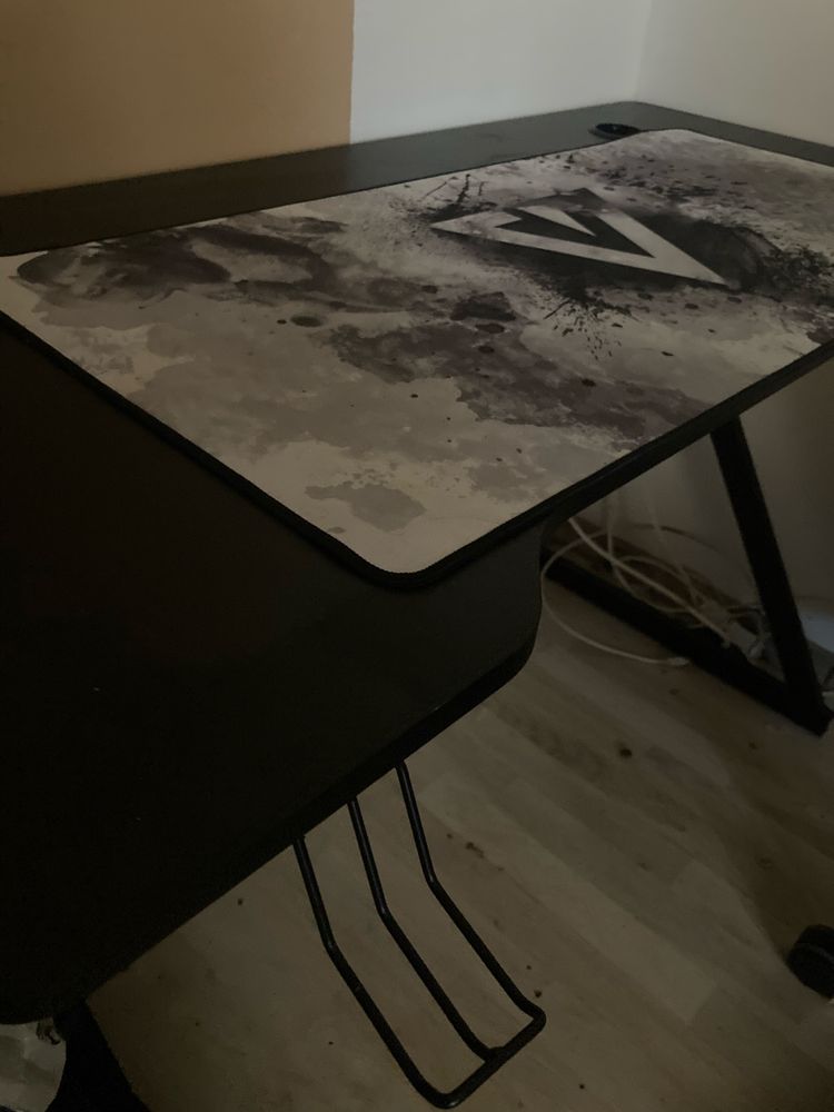 Biurko,krzeslo gamingowe rgb + podkladka