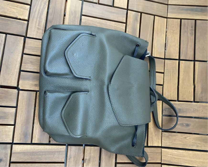 Mochila Zara verde seco