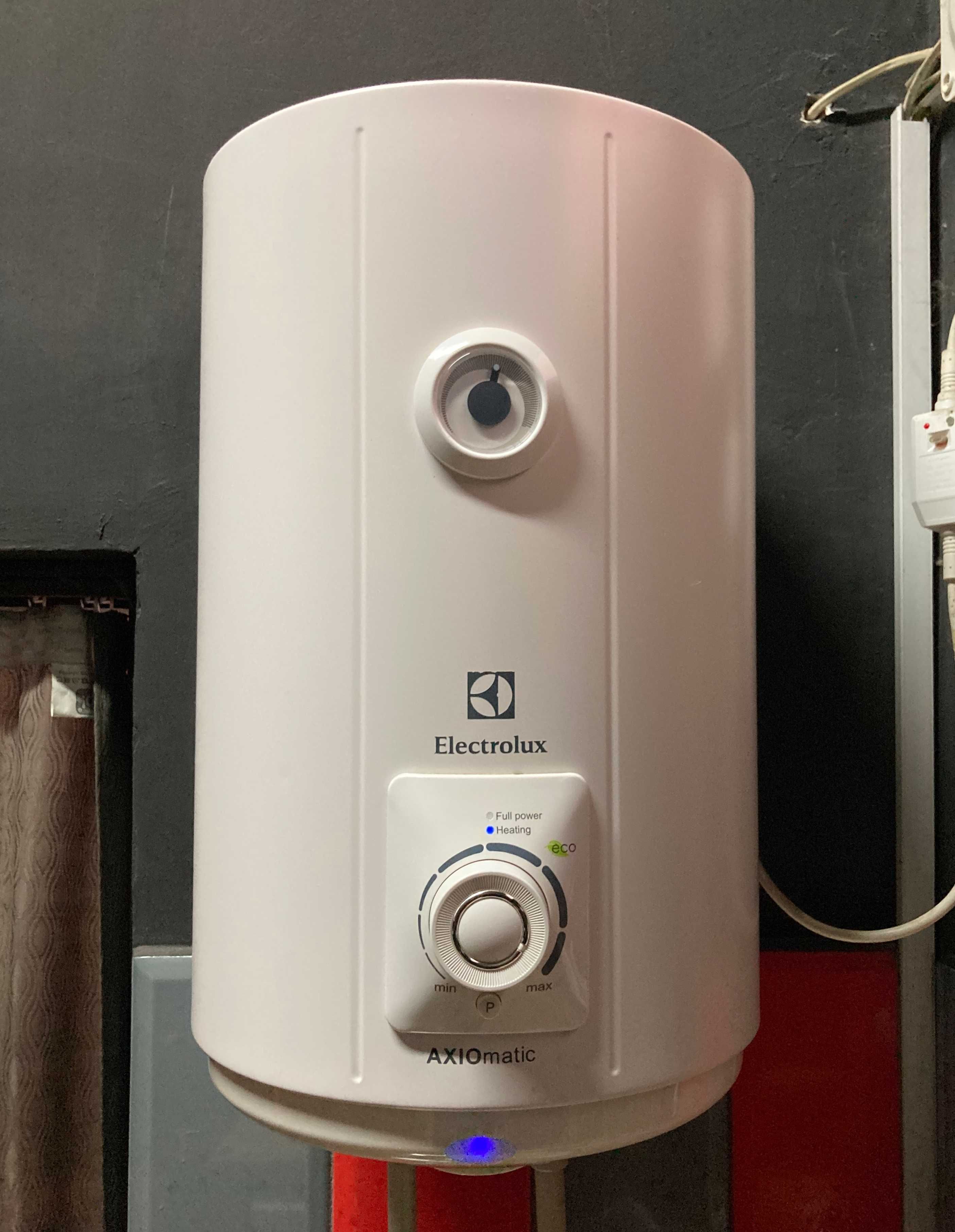 Бойлер Electrolux EWH 30 Axiomatic Slim