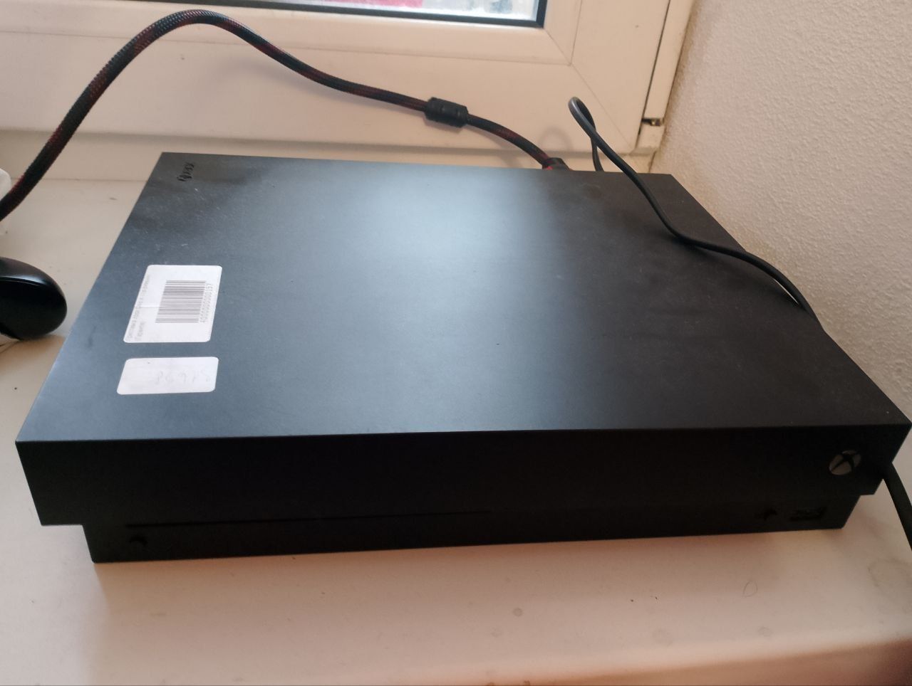 Xbox One X 1 TB + подарок