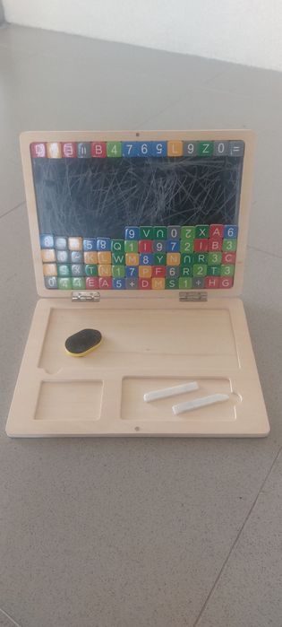 Computador para criança em madeira