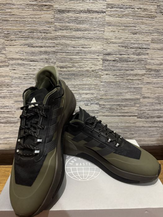 Кроссовки adidas AVRYN