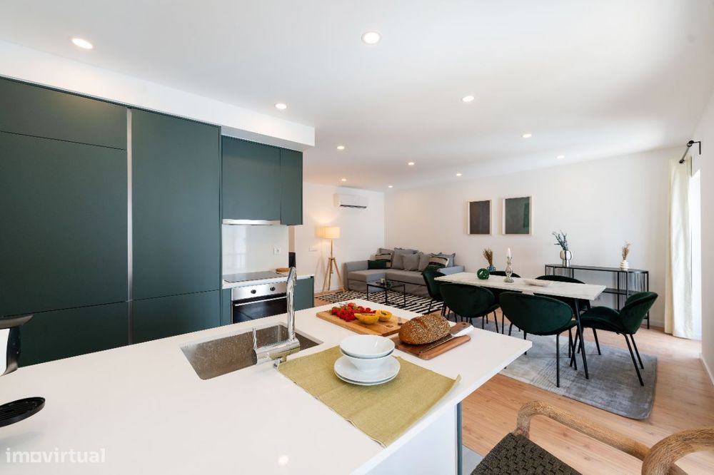 Apartamento T2 Duplex à venda na avenida João Soares Branco