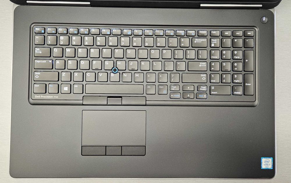 Dell 7720 / Quadro P3000 - 6GB / i7-7820HQ/RAM 16GB/SSD 256GB/ GAME!!!