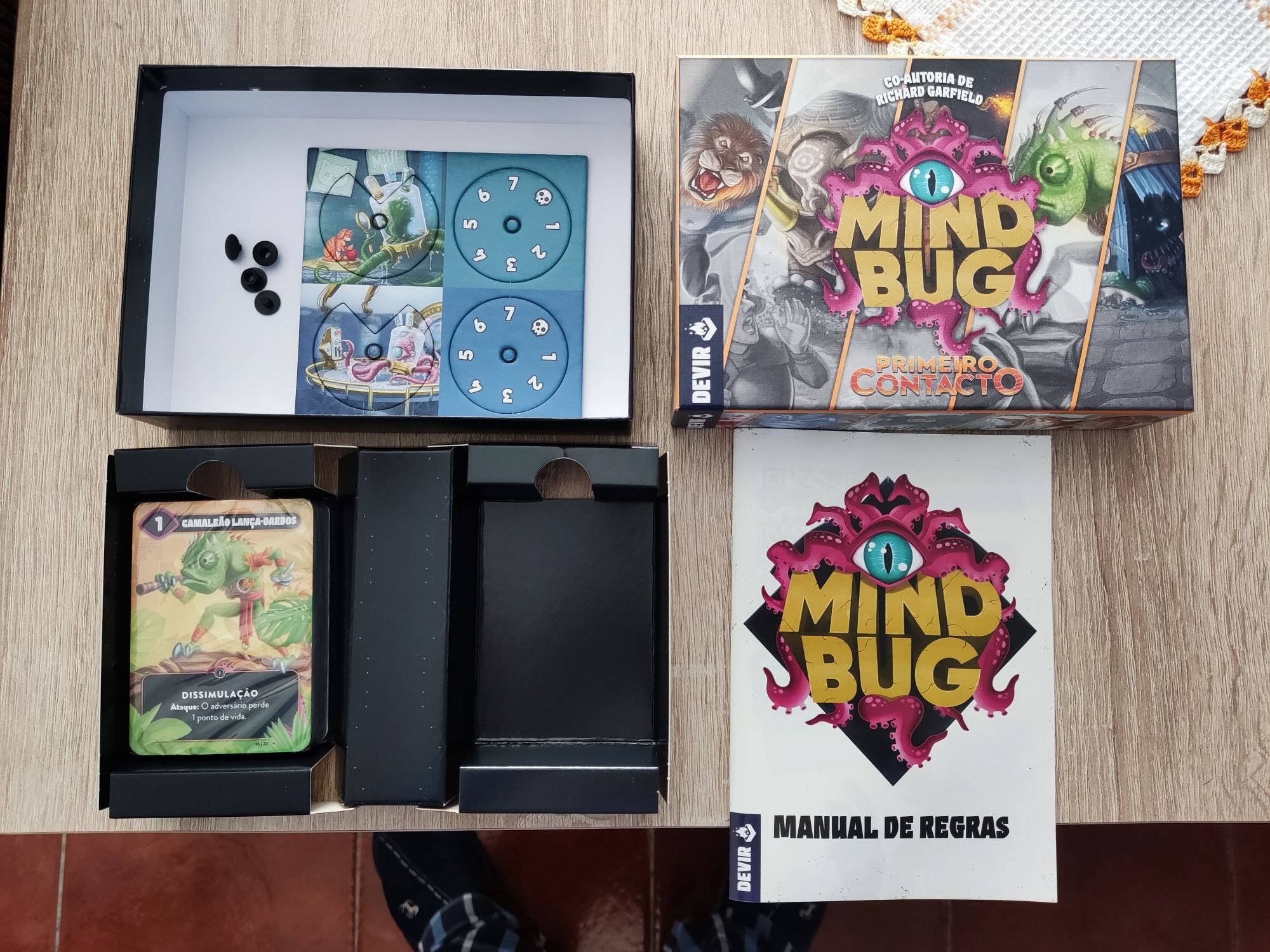 2 Jogos de cartas mind bug e kaboom novos