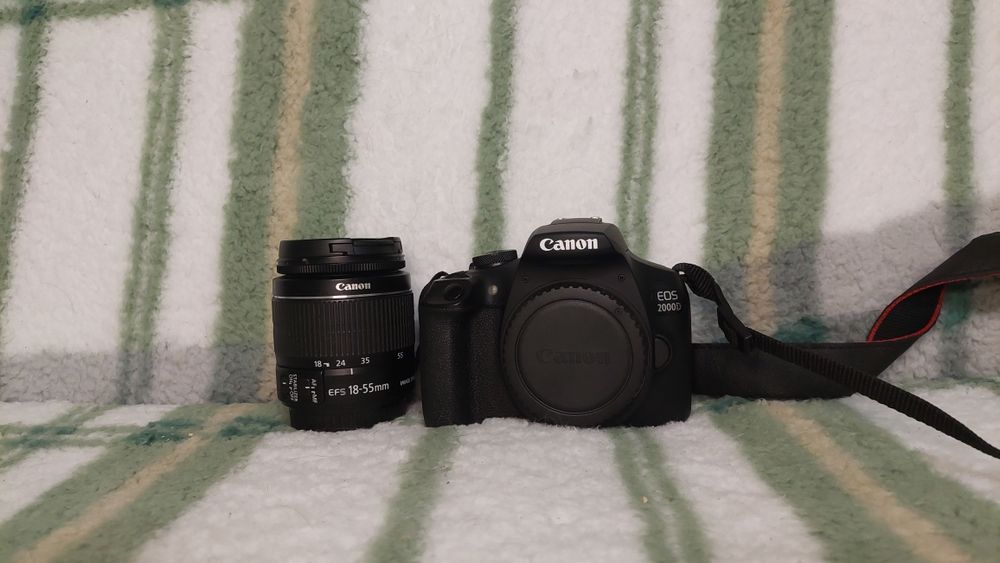 Aparat CANON EOS 2000D wraz z obiektywem 18-55mm