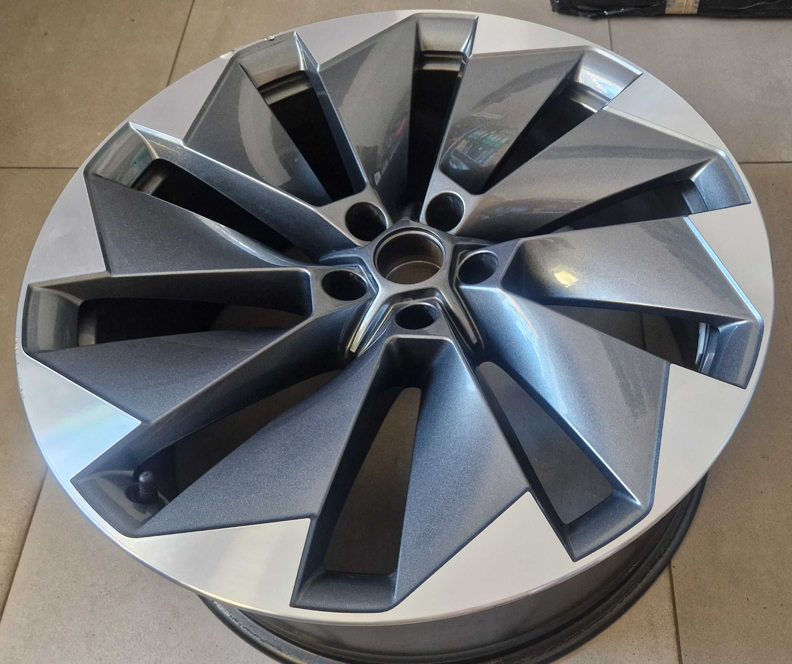 Felga aluminiowa Skoda Enyaq 5x112 9Jx21 ET42 5LA601025BM 1szt
