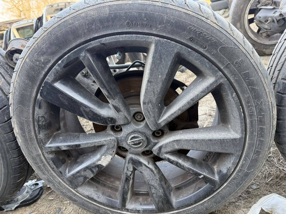 Титани диски колеса шини Nissan Qashqai X-Trail Rogue 225 45 R19 114.3