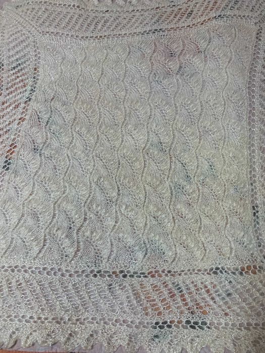 Белый пуховый платок. Р-р  75 х 80см.