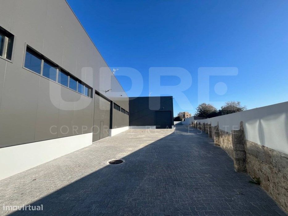 ARMAZÉM - C1 e C2 - 1276 m2 | ARRENDA | MAIA (Aeroporto)