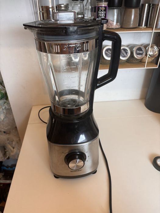 Blender kielichowy SilverCrest z kruszeniem lodu