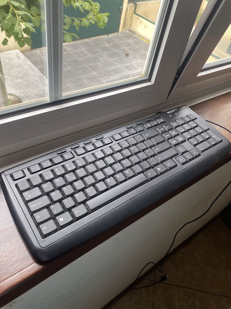 Teclado Kunft com entrada USB