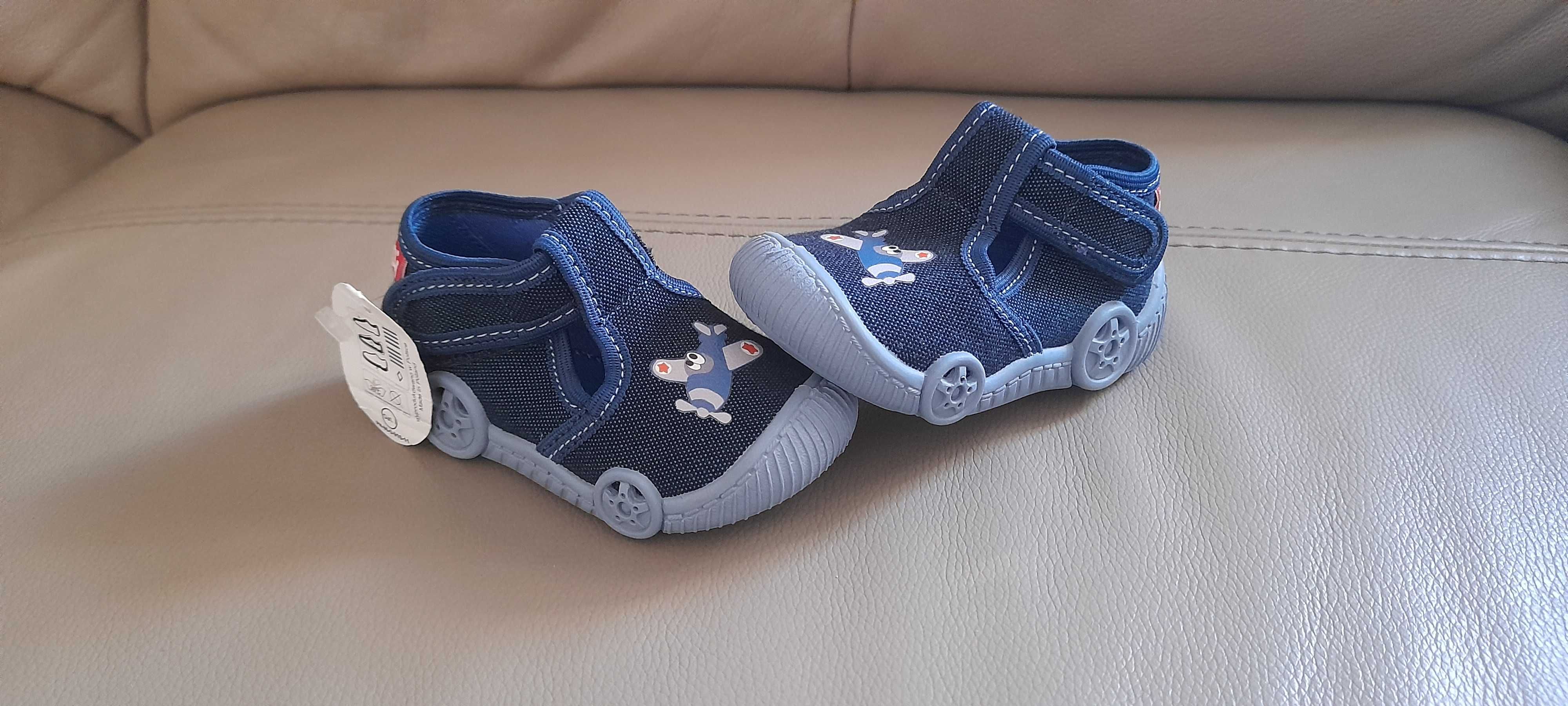 rozm. 21 wew. 12,5 cm NOWE śliczne kapcie chłopięce kapcie na rzep 21