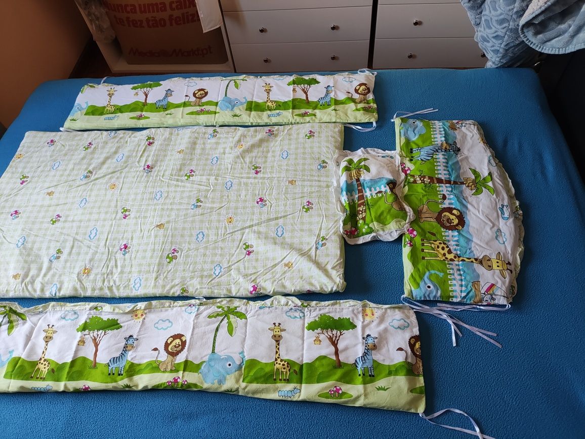 Kit de berço travesseiro, protetores laterais e superior e inferior