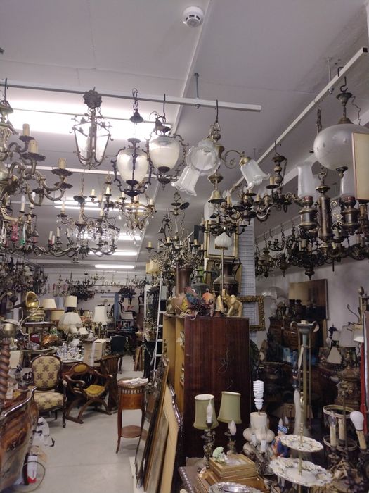 Люстри, бронзові