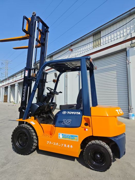 Wózek widłowy TOYOTA 2.5 t  2022 rok Diesel JAK NOWY!