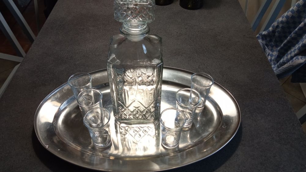 Zestaw: karafka, kieliszki, taca