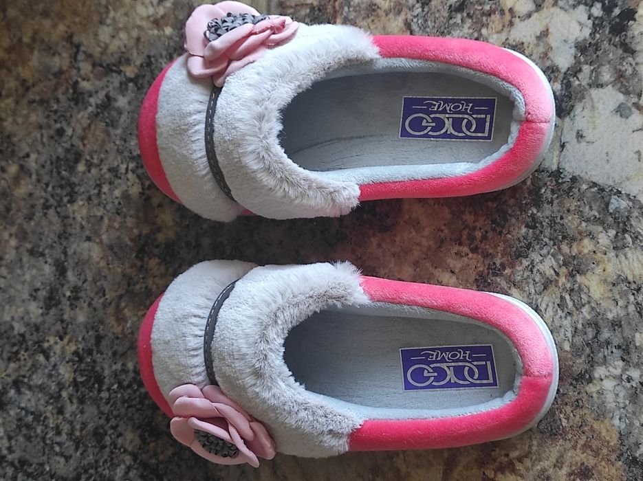 Тапки DAGO для дівчинки 30/31 нові