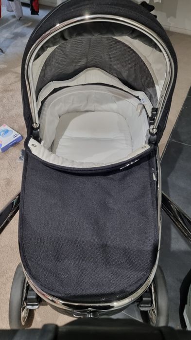 Carrinho de passeio e alcofa