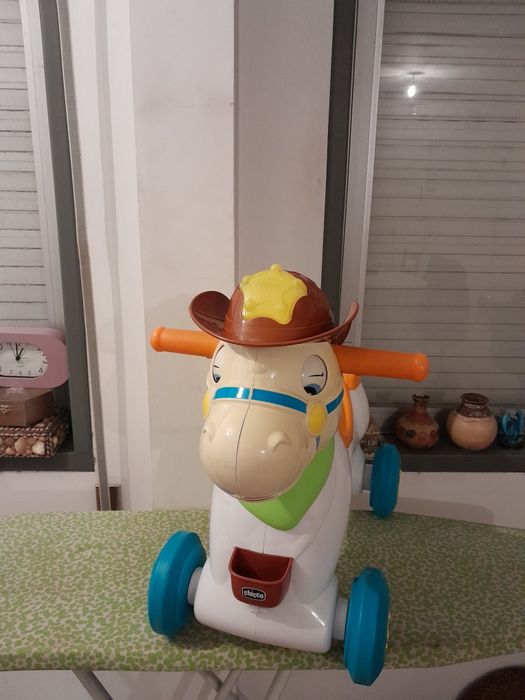 Vendo Cavalo CHICCO Para Criança a pilhas com sons em bom estado