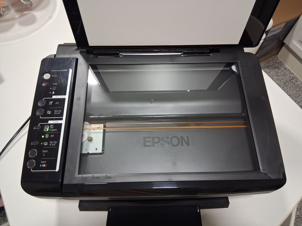 Impressora a cores Epson Stylus SX205