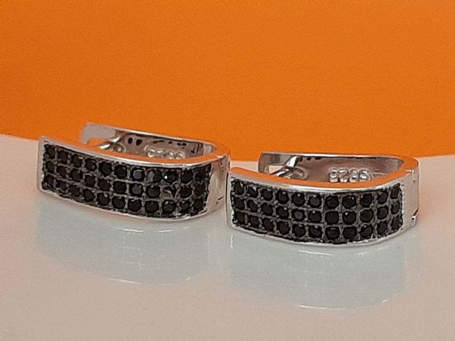 Srebrno czarne kolczyki z zapięciem angielskim p.925