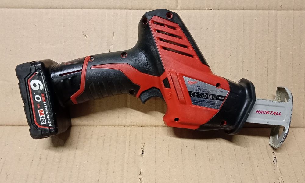 Milwaukee C12 HZ aku.6ah Piła Szablasta