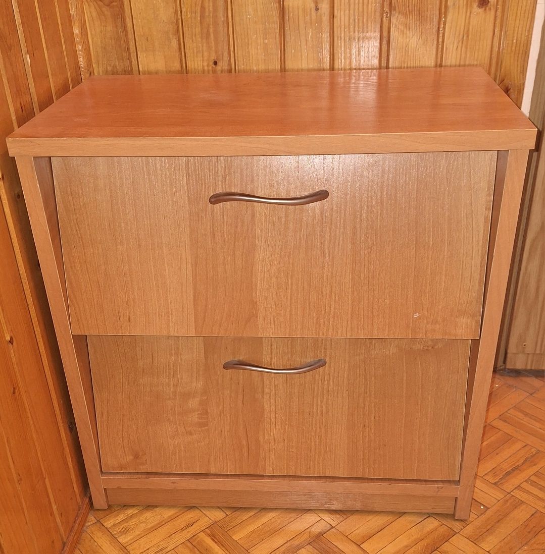 NOWA Szafka na buty z półkami zamykana 50×50×30 cm